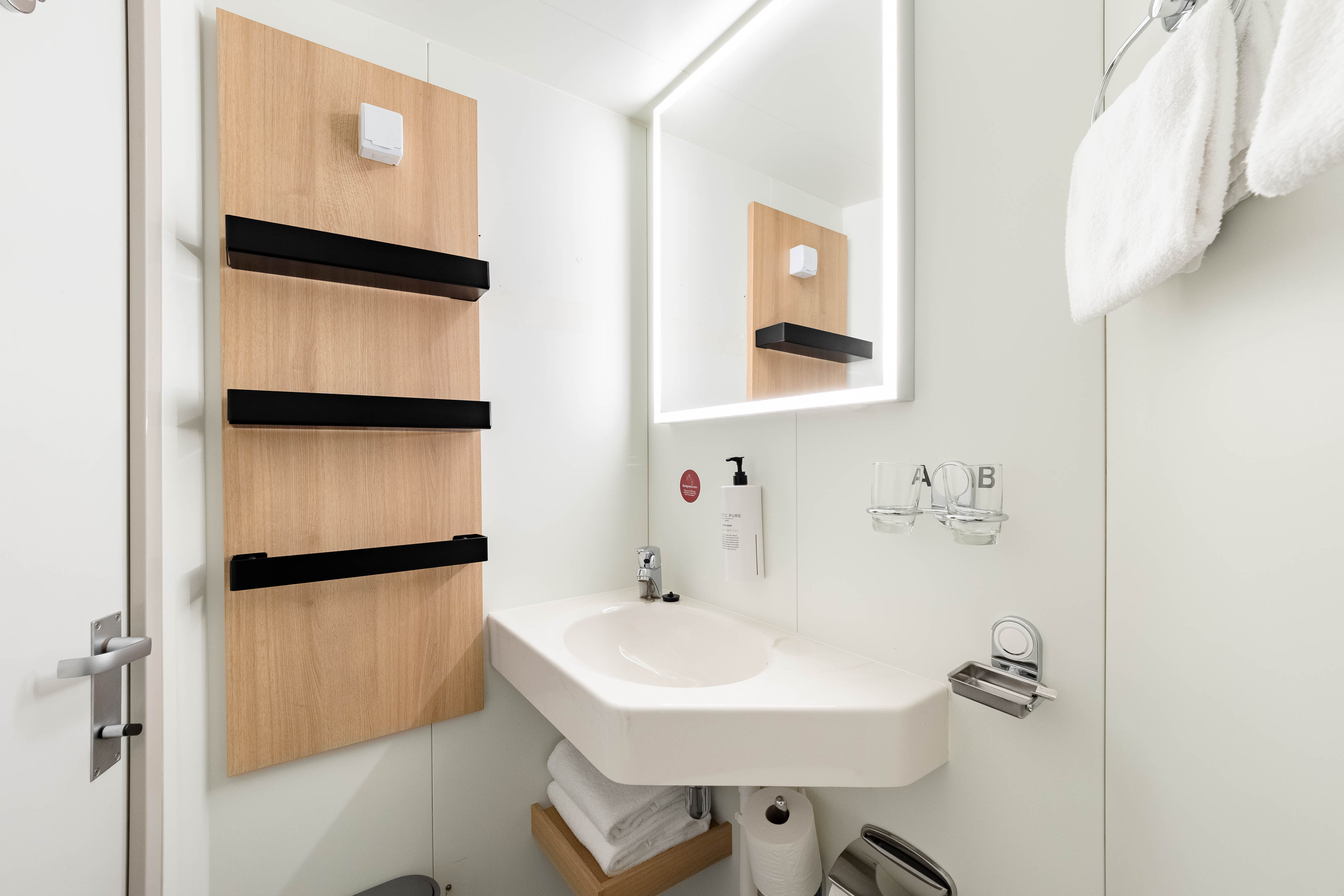 Polar Outside | Lower deck for 2 travellers